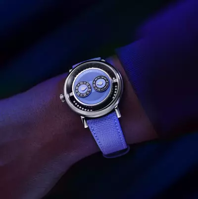 M.A.D.2 WORLD TOUR WRIST SHOT 1